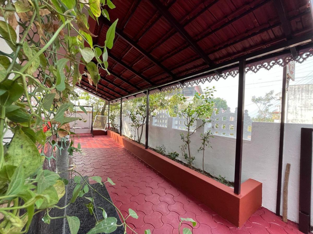 Gayatri Homestay Ратнагири Экстерьер фото